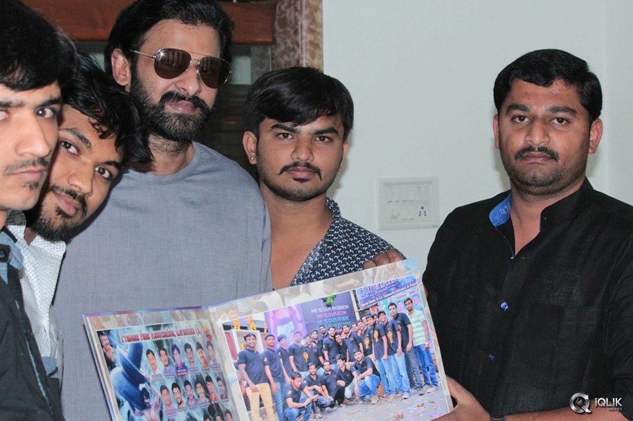 Karnataka-Fans-Meets-Prabhas